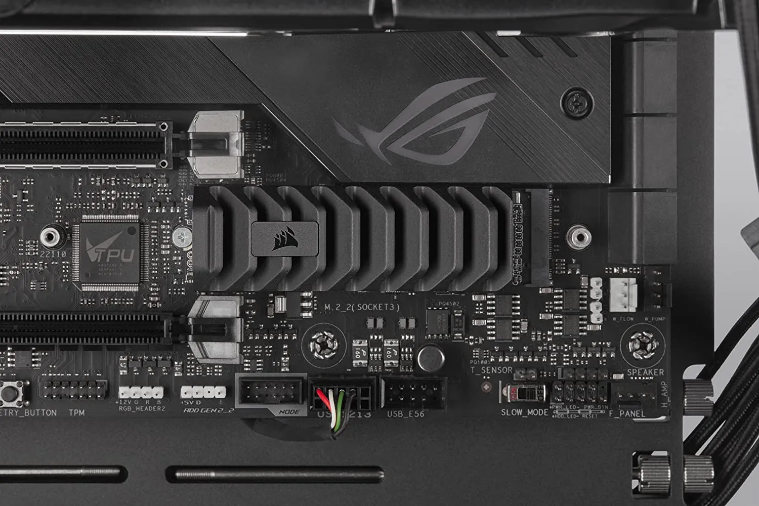 CORSAIR MP600 Pro XT 1TB Gen4 PCIe x4 NVMe M.2 SSD – High-Density TLC NAND Aluminum Heatspreader